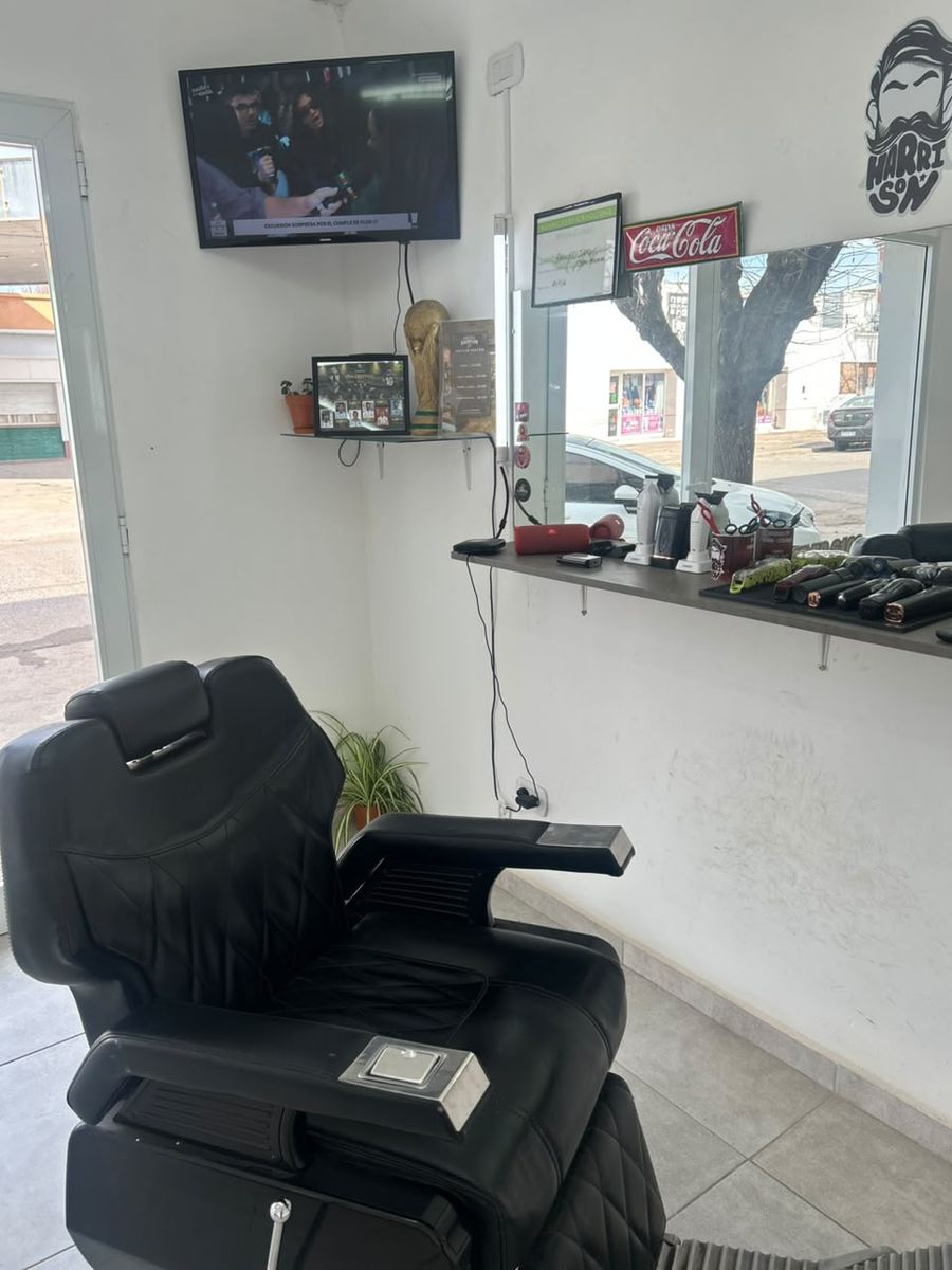 Su sillón, Harrison
